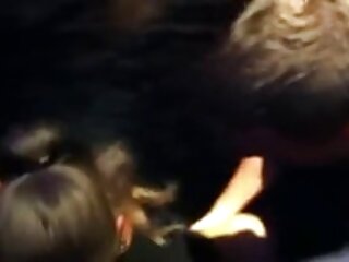 La nana video sex amateur en streaming aux cheveux roux Alana Cruise engloutit un énorme poteau épais dans un clip chaud en POV